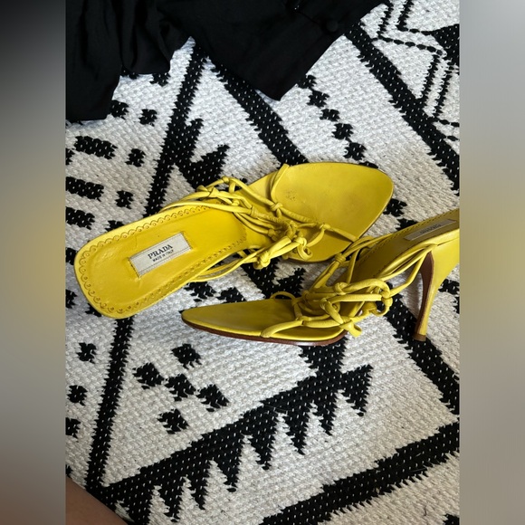 Prada heels - Picture 4 of 4